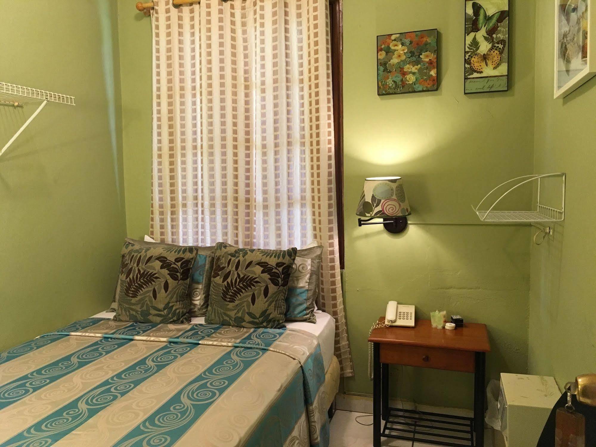 House Bed & Breakfast 2*